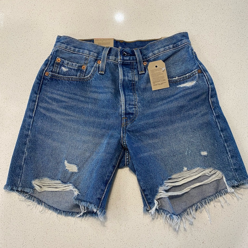NWT Levi’s 501 High rise mid thigh shorts